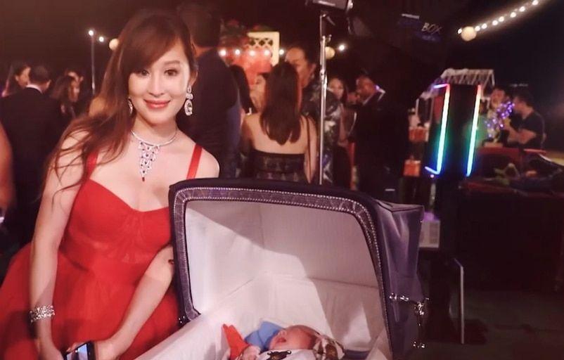 凯莉·詹娜|炫富方面凯莉詹娜还是输给了华人,3岁女儿不敌2岁华裔太子