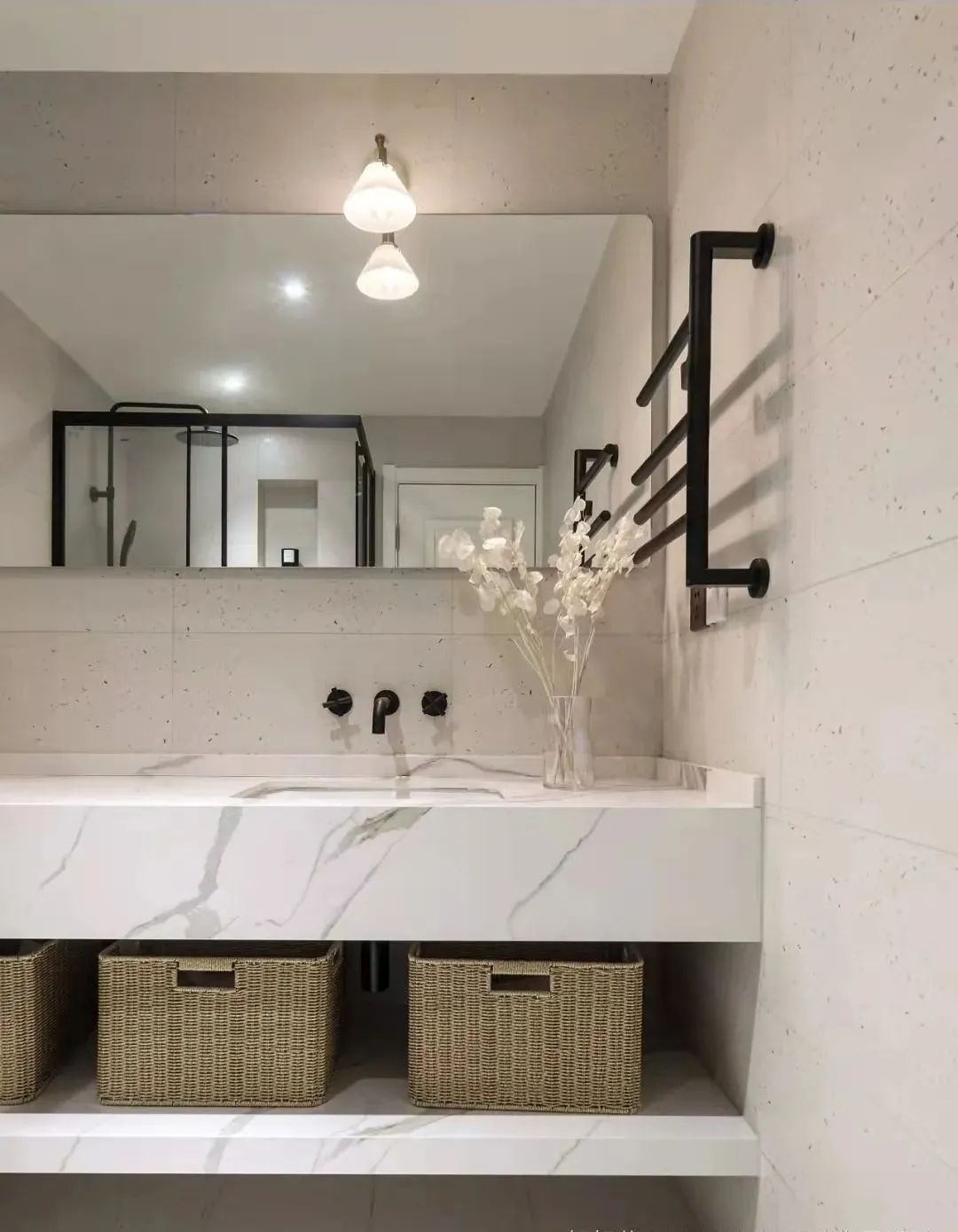 95后83㎡婚房设计,奶油色艺术涂料,让家告别喧嚣,享受自在与舒适!