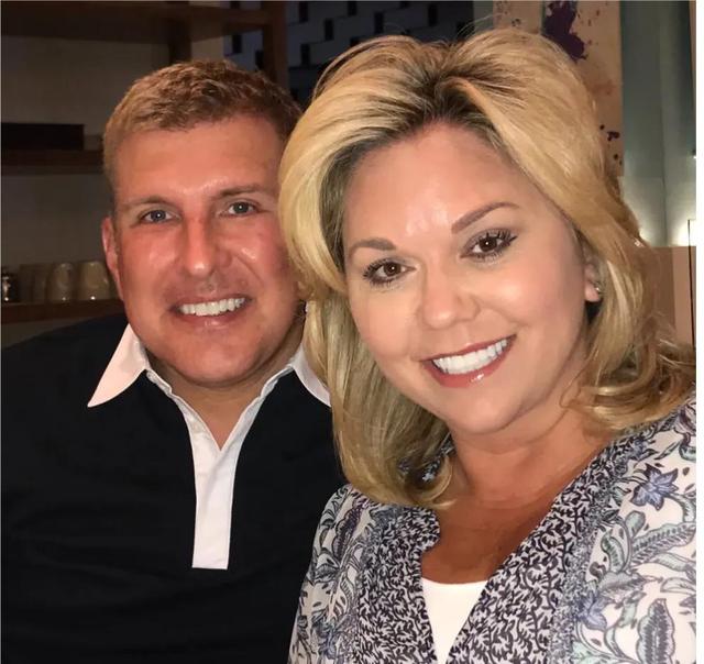 朱莉|真人秀夫妇双双入狱，25岁姐姐成了16岁弟弟和12岁侄女的监护人