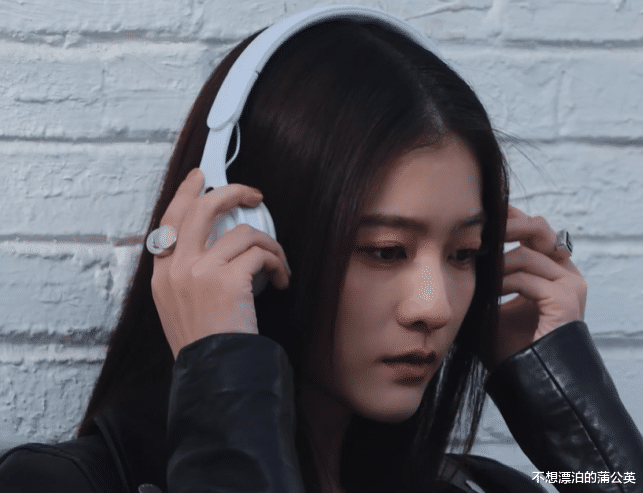 张雪迎|24岁张雪迎近照，眼神凌厉显冷漠，人气严重下滑后再也不“甜”了