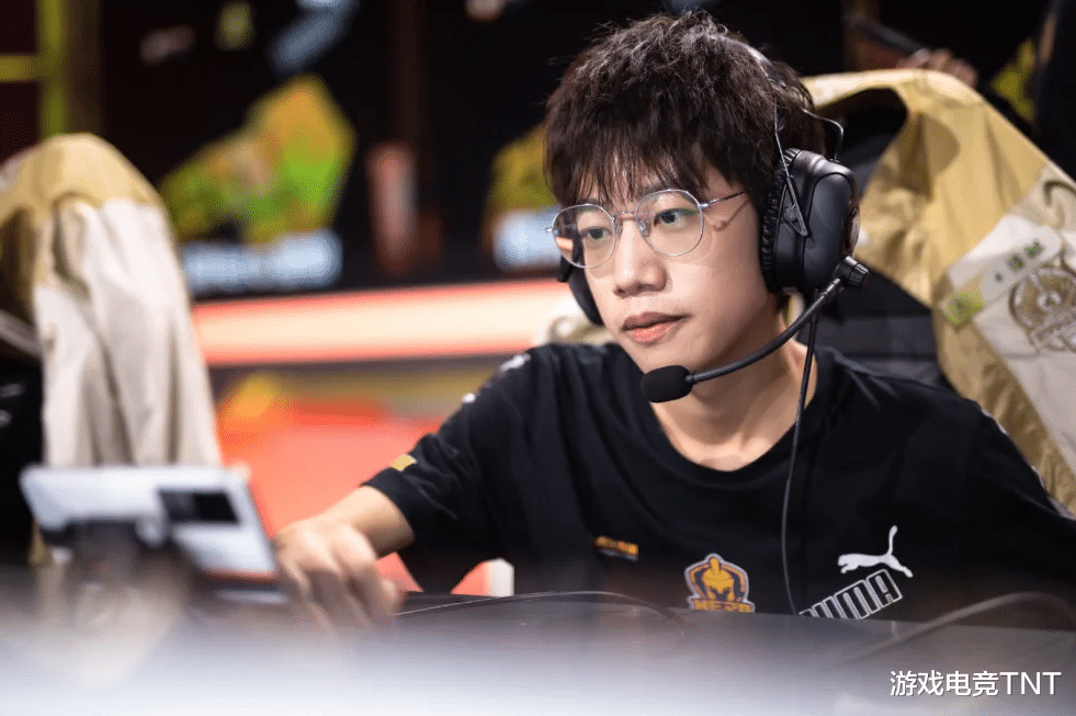 韩涵|碰瓷也会上瘾,韩涵撞车职业选手,嘲讽对方抢不到中单就摆烂