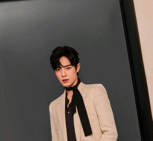 希林娜依·高|肖战回忆《王牌部队》拍摄往事，剧组气氛很好，演员都很认真