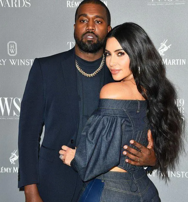 金·卡戴珊|金卡戴珊与前夫同框！看女儿打球尽父母责任，2人却全程无交流