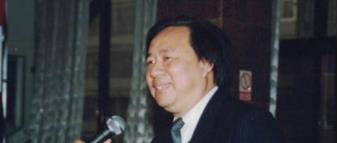“首富”锒铛入狱,妻子娃远走高飞,小姨子不离不弃为其奔走16年