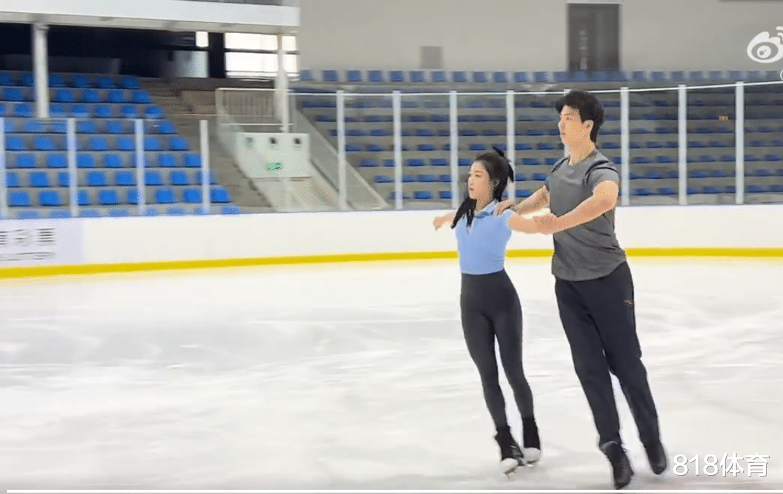 陈晓|找揍! 柳鑫宇晒王诗玥健身房纵身跳跃, 定格在玥玥龇牙咧嘴