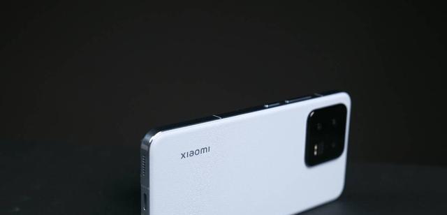 小屏党最终归宿？骁龙8G2+徕卡影像+IP68防水，雷军终于放大招！