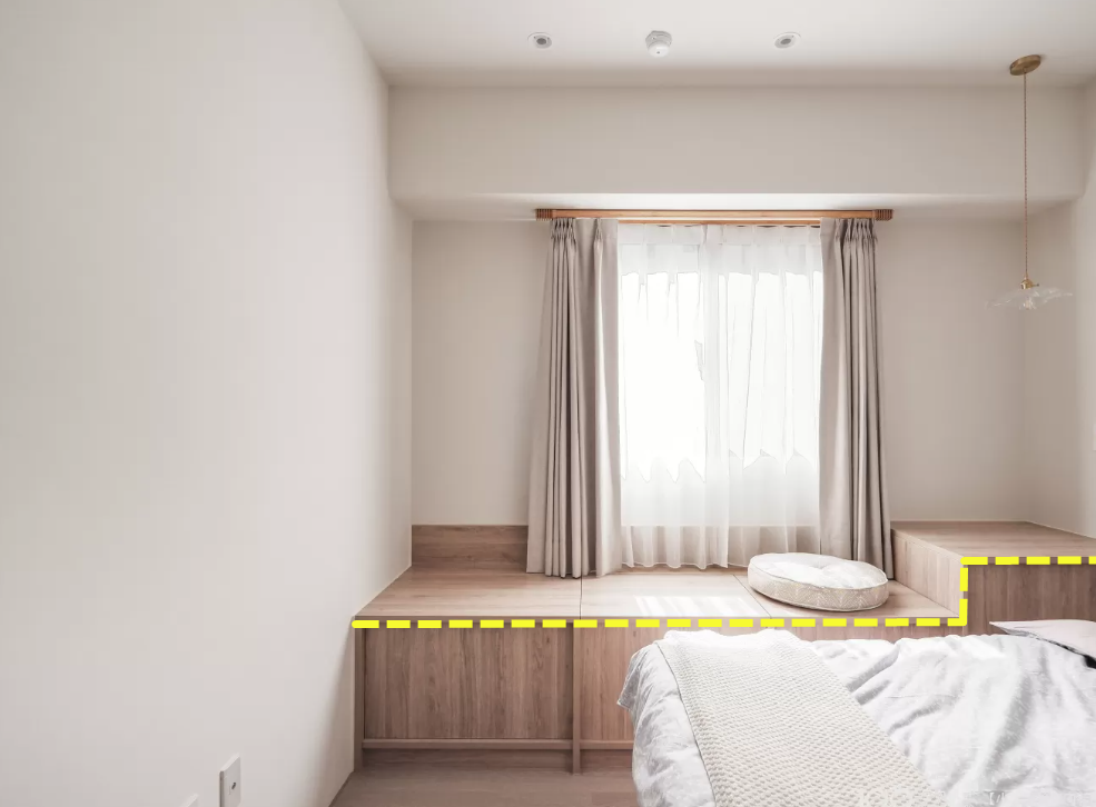 卧室窗边不空着,榻榻米做高低设计,一边休闲一边梳妆,好处多多