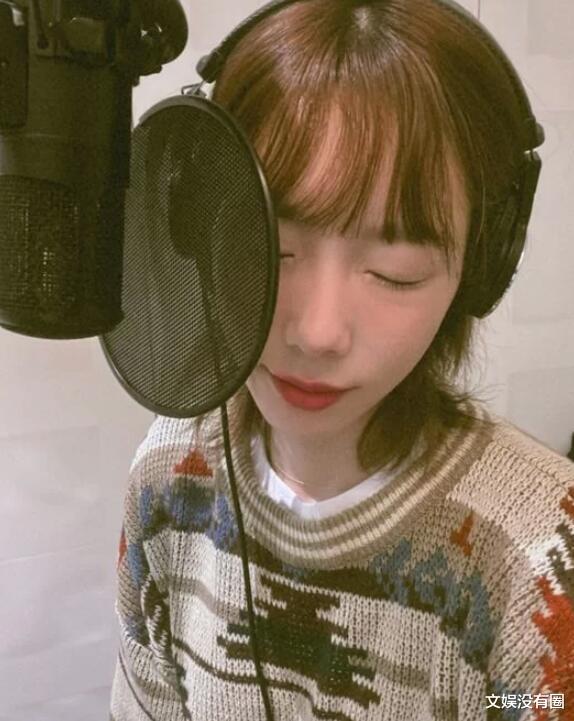 金泰妍|少女时代金泰妍晒“录音室”私照，粉丝：要发新歌了？