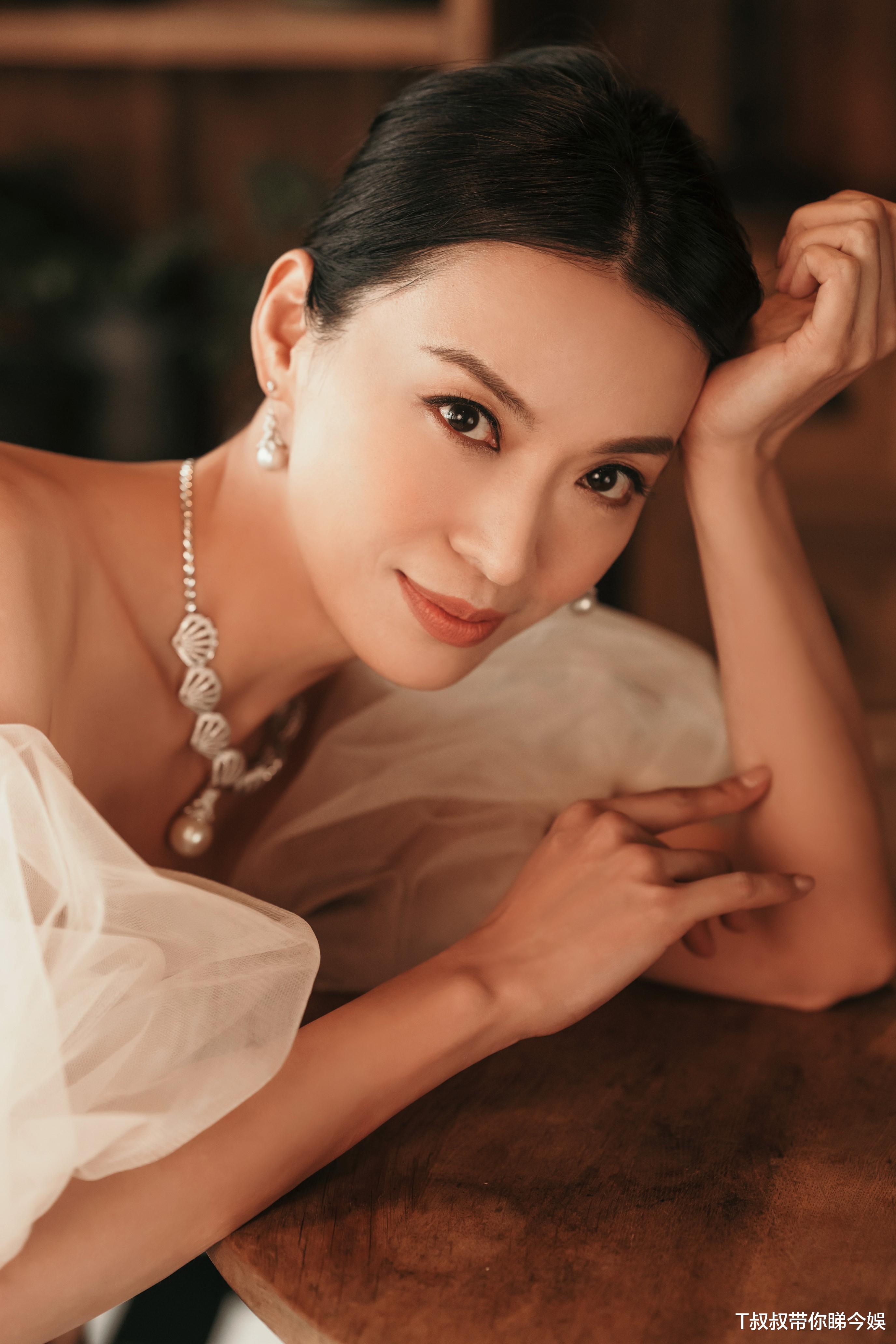 陈炜|陈炜婚纱照曝光　未婚夫体贴举动超暖心