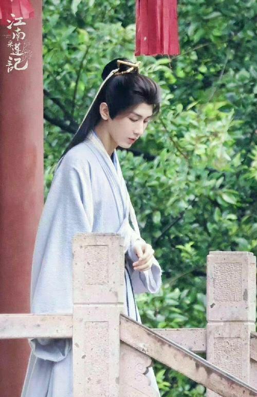 曾舜晞|成毅曾舜晞《莲花楼》,蓝衣和白衣造型潇洒飘逸,妥妥的天选之子