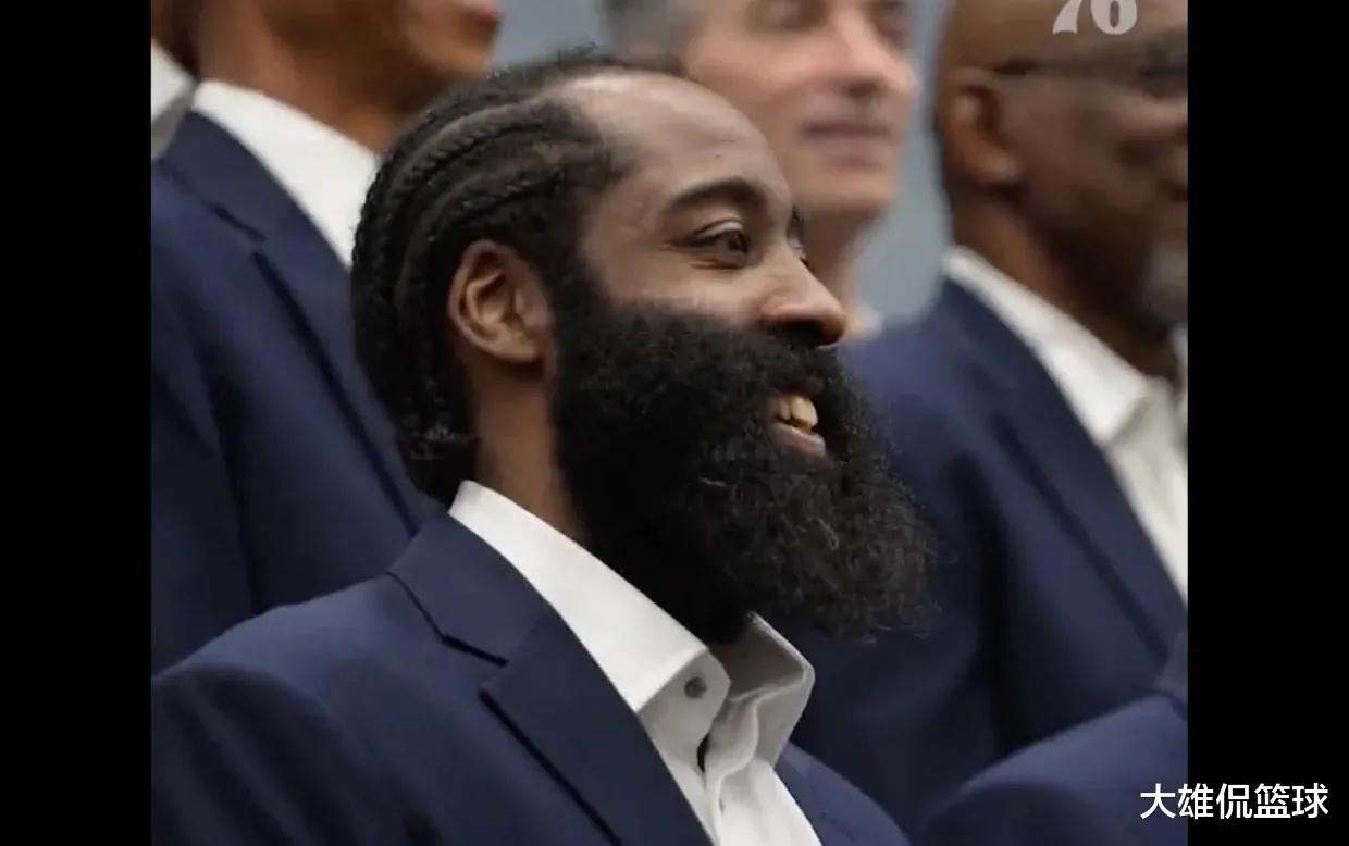 勒布朗·詹姆斯|NBA标志性照片，乔丹和老一代詹姆斯和新一代同时拍摄不同的合照