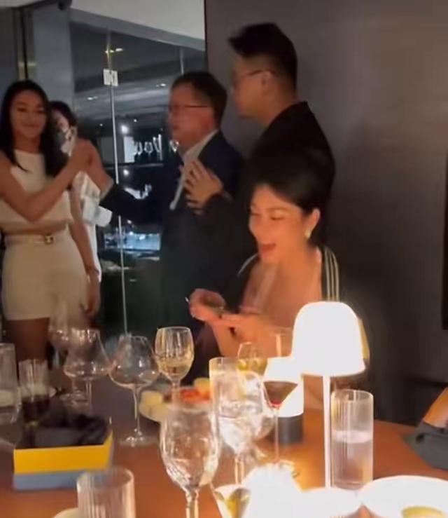 曾志伟|曾志伟回应亲吻超模，强调二人并不认识，向受牵连的朋友致歉