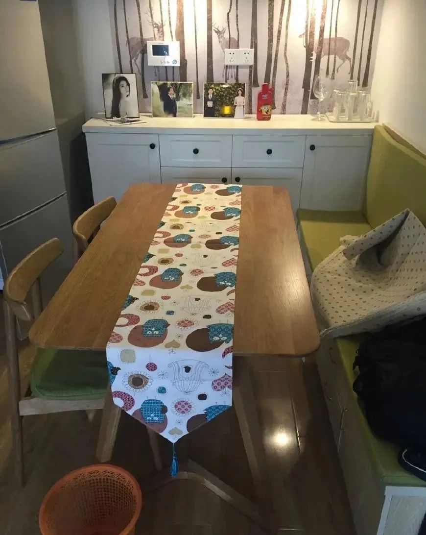 老公只不过围着餐桌打了“一圈柜子”，10个人都坐得下，太美了