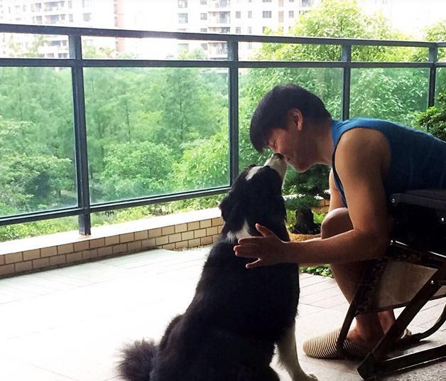 参观丁子峻住的豪宅，室内装修很浪漫，对老婆太宠爱了