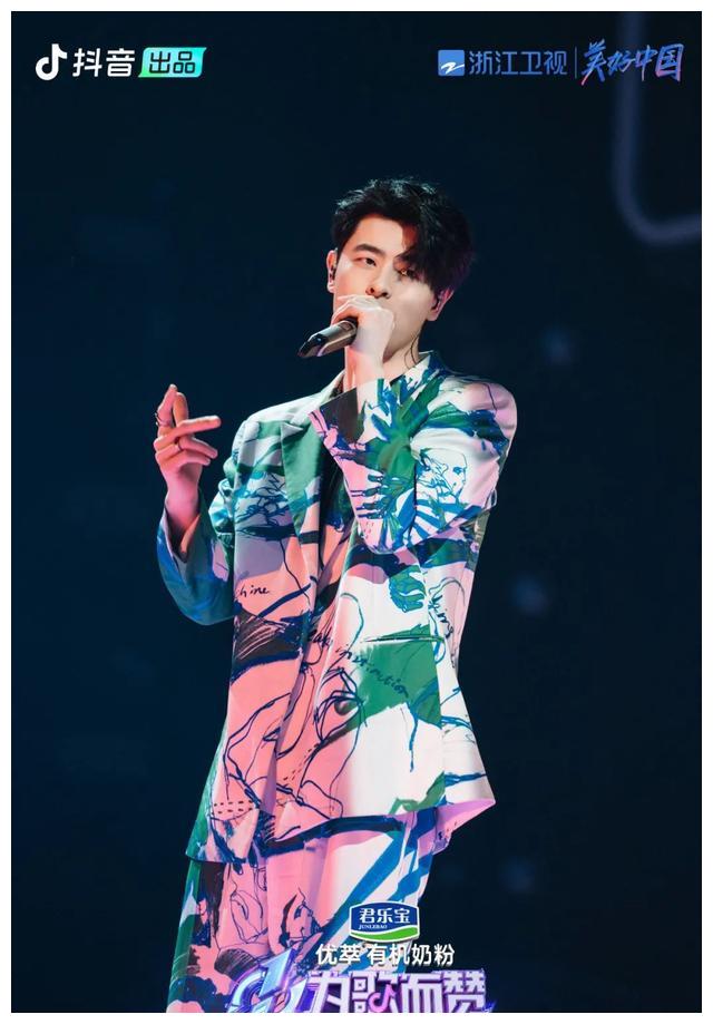 lambert|这对新人歌手成赢家！不按常理出牌的浙江卫视，凭一档音综出圈了