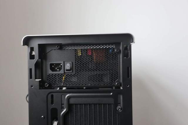 |游戏玩得好机箱水冷电源选择很重要满足你所有装机需求D40机箱