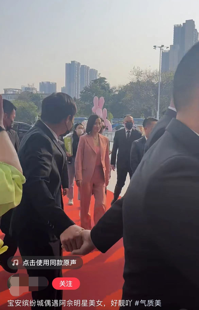 深圳市|知名港星现身深圳站台,获数名保镖拉人墙,周围无人围观场面尴尬!