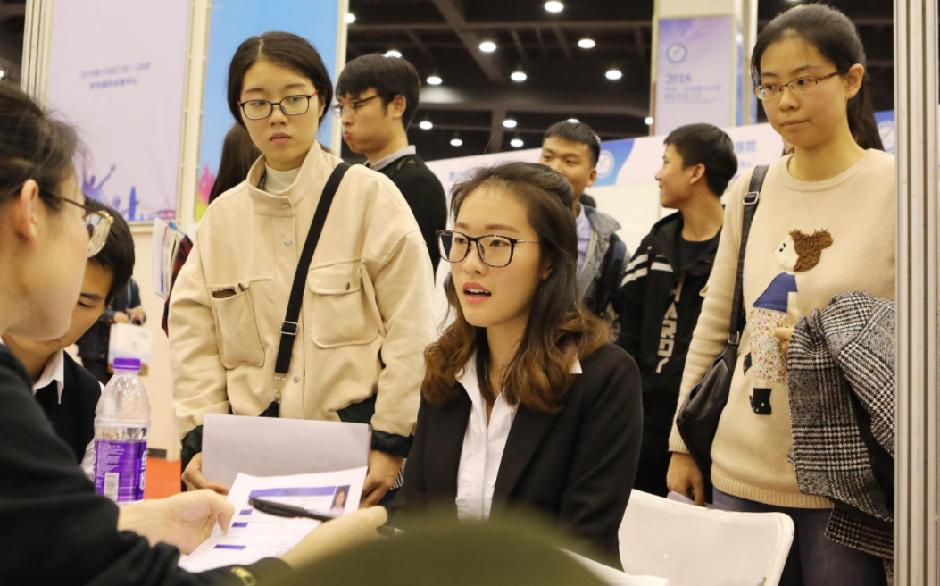 摩羯座|成都一公司HR出言不逊，嘲讽专科生只配“看大门”，处理结果已出