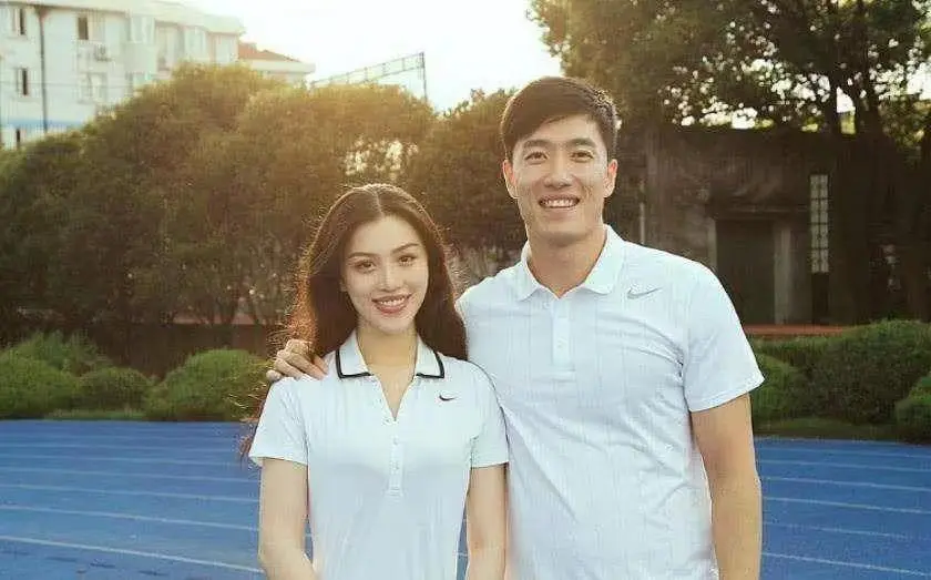 刘翔|刘翔和两任妻子的曲折情史,和吴莎结婚6年,至今没要孩子