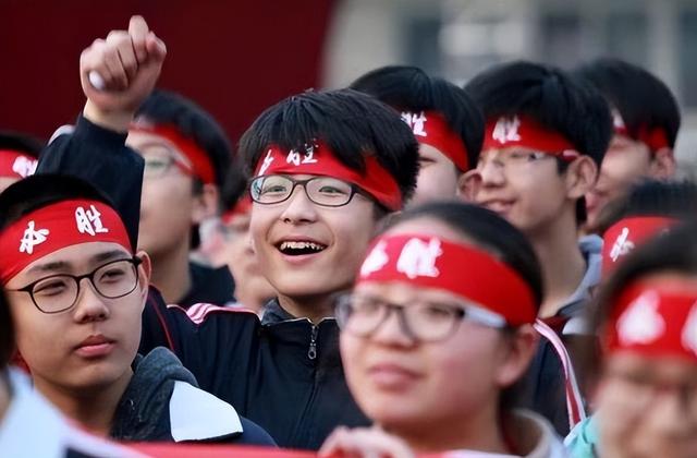 招生|2022年高考进入倒计时，考生多少分才能上本科？老师的回答很真实