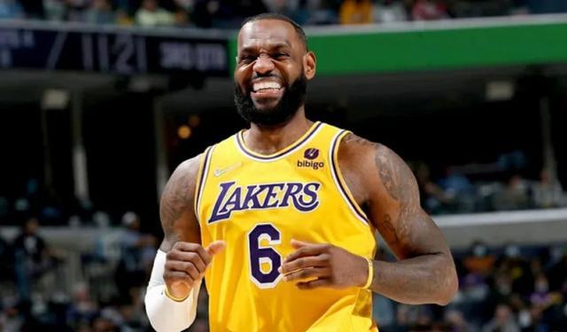 斯蒂芬·库里|NBA早报：詹皇称想和库里打球，沃格尔赛季总结，太阳轮休三巨头