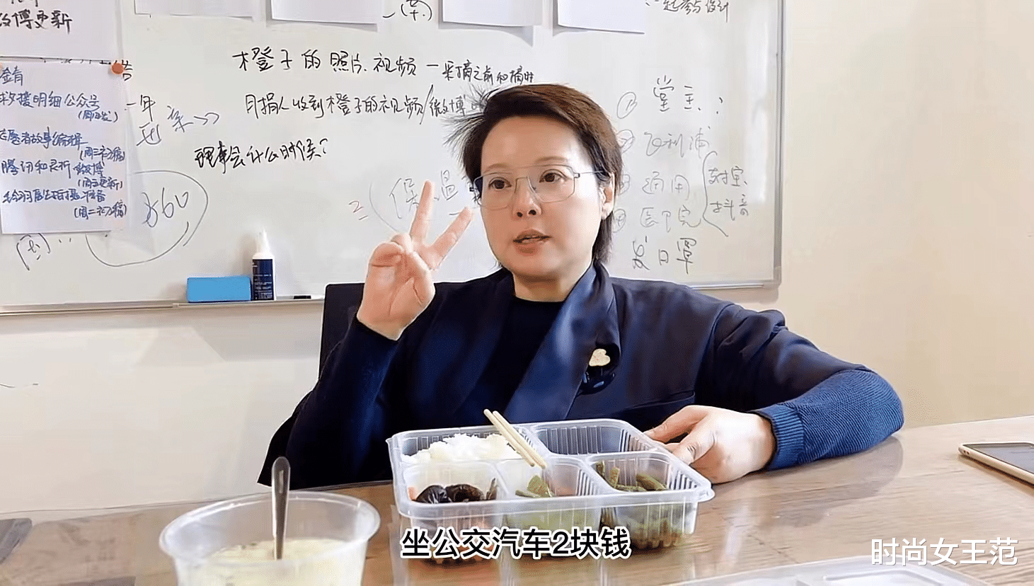 袁立 袁立非常接地气不显摆!跟同事挤一个办公室,中年发福也没减肥!