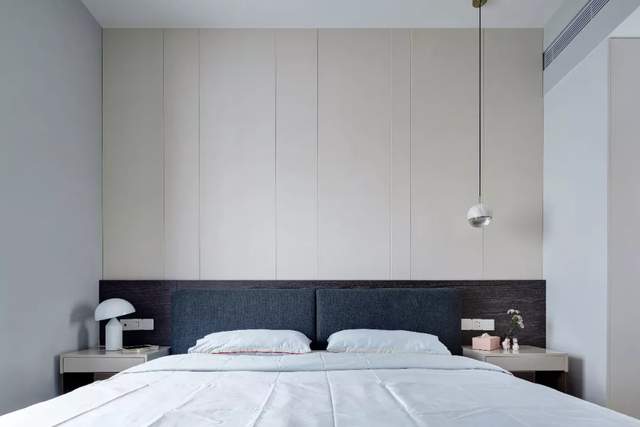 148平现代风四居室，电视墙定制柜不仅优雅大气还解决了收纳问题