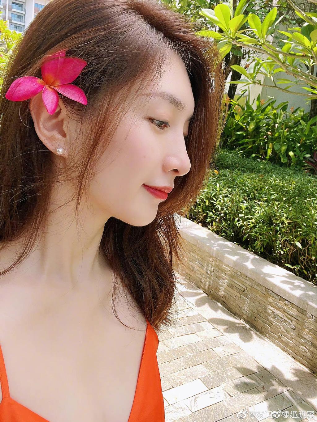 江疏影|汪峰刚官宣新专辑,江疏影就被传言是已婚富商的小三!