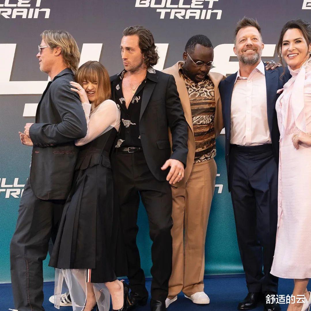 布拉德·皮特|58岁的布拉德·皮特在动作片《子弹头列车》上踢了一脚