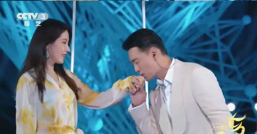 王心凌|七夕晚会王心凌显胖翻车,张含韵状态水嫩,曾黎颜值抗打惊艳全场