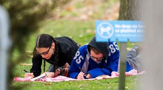 贝拉|超模贝拉哈迪德接受采访，自曝14岁时做过隆鼻手术，如今非常后悔