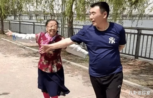 李玉成|85岁马玉琴回应质疑！车是2手的仅3W，生活很幸福，评论区一边倒