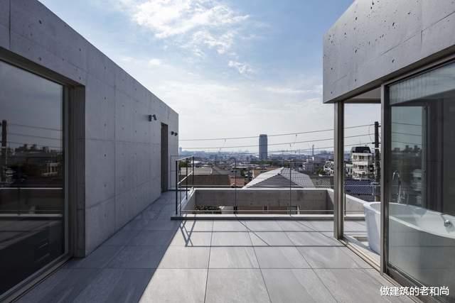 清水混凝土构筑的日本住宅:与场地形状相对应的空间设计