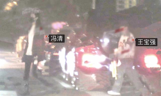 王宝强|王宝强恋爱4年,女方比他高13cm还开豪车,马蓉无名指重现戒指