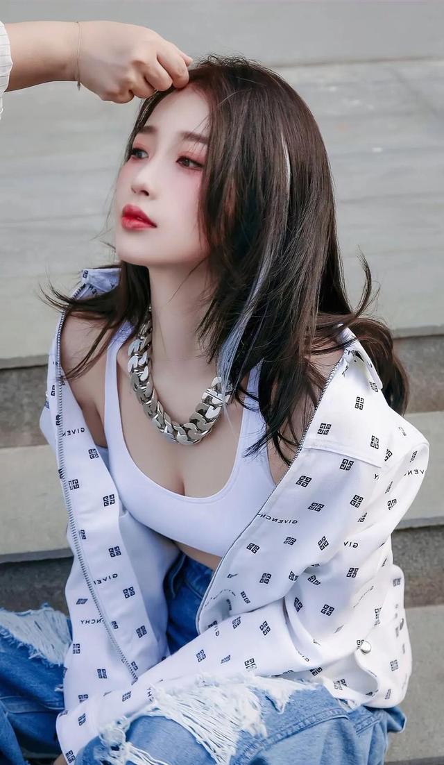 虞书欣|明星美图欣赏—性感美丽的虞书欣