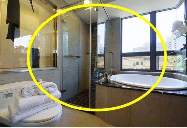 卫生间不做玻璃隔断了,聪明人的都这样装,省钱又好看