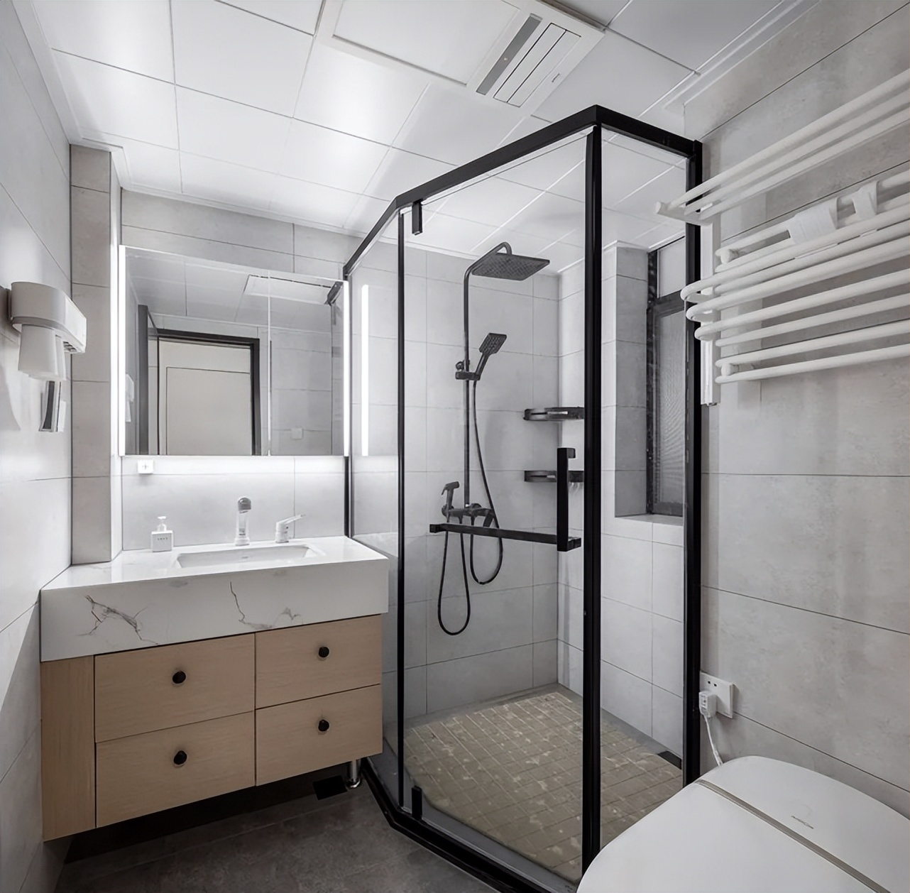 119平简约原木色系三室两卫，抓住“多收纳”，“少装饰”的重点