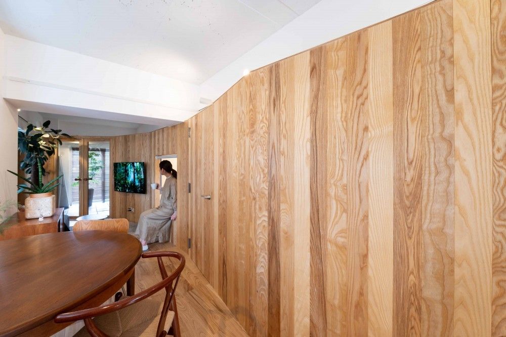 奇葩户型用奇葩设计住奇葩的人，51㎡小家，夫妻俩睡柜子内，高级