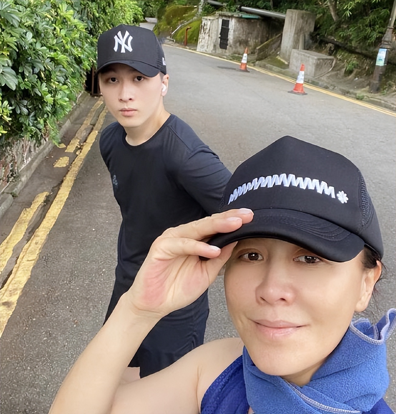 刘嘉玲|刘嘉玲晒祖孙三代全家福，为学霸侄子庆生，姑侄同框亲如母子