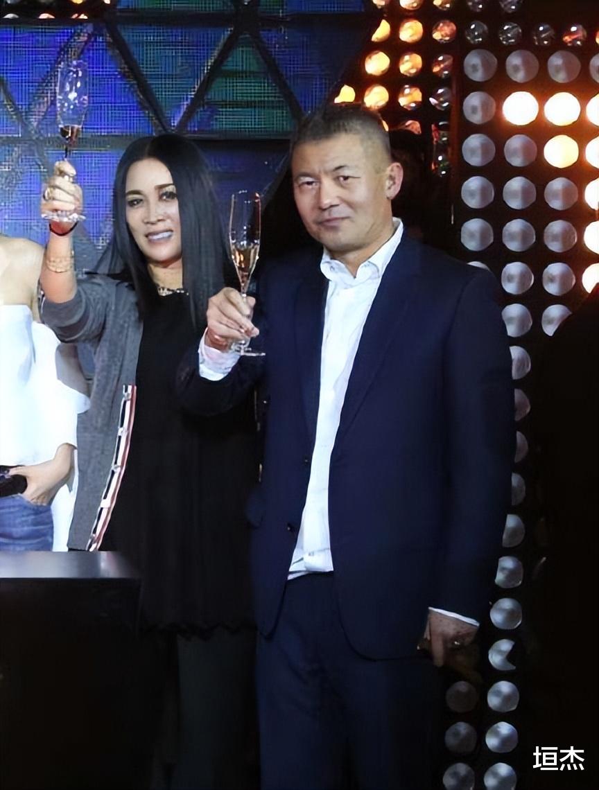 那英|孟桐：对那英一见钟情，顶着非议不离不弃，对继子视如己出，精彩