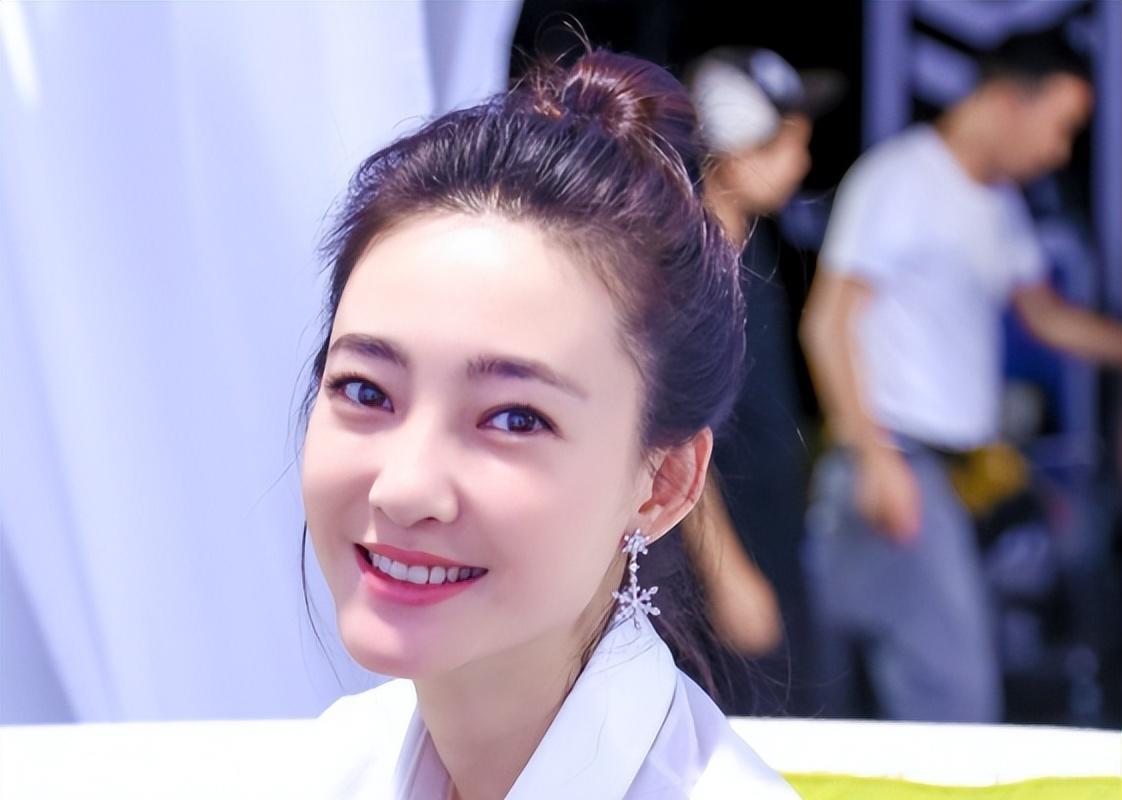 王丽坤|曝王丽坤被堵门要债,用二手包首饰替夫还债,疑用赃款找关系铺路