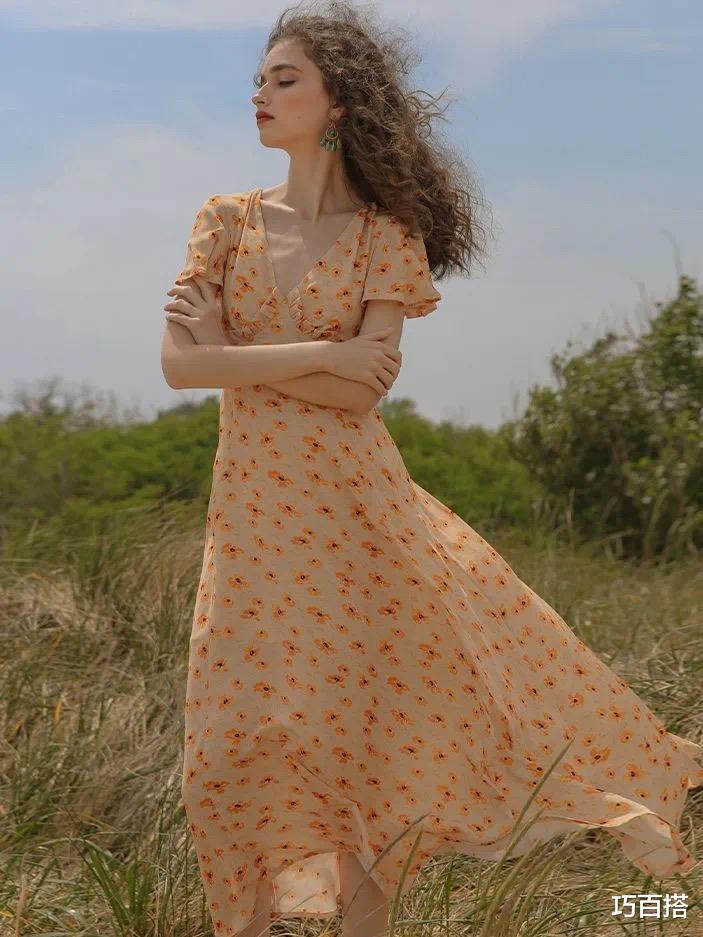 秋季唤醒“田园记忆”,一抹碎花打造氛围感穿衣,让你气质又貌美