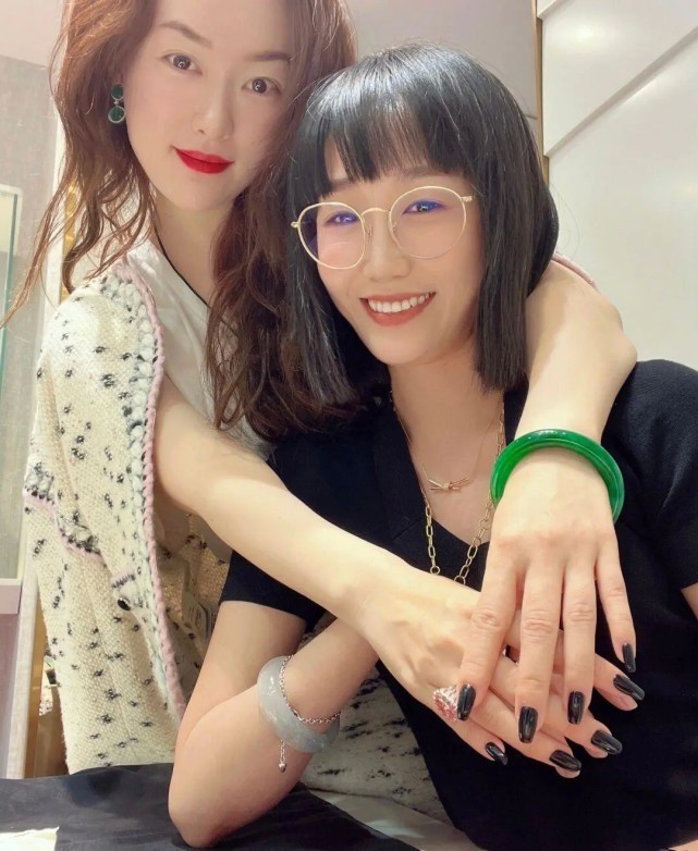 霍思燕|霍思燕真不怕杜江吃醋！穿清凉装露出bra太性感，瘦了颜值就开挂