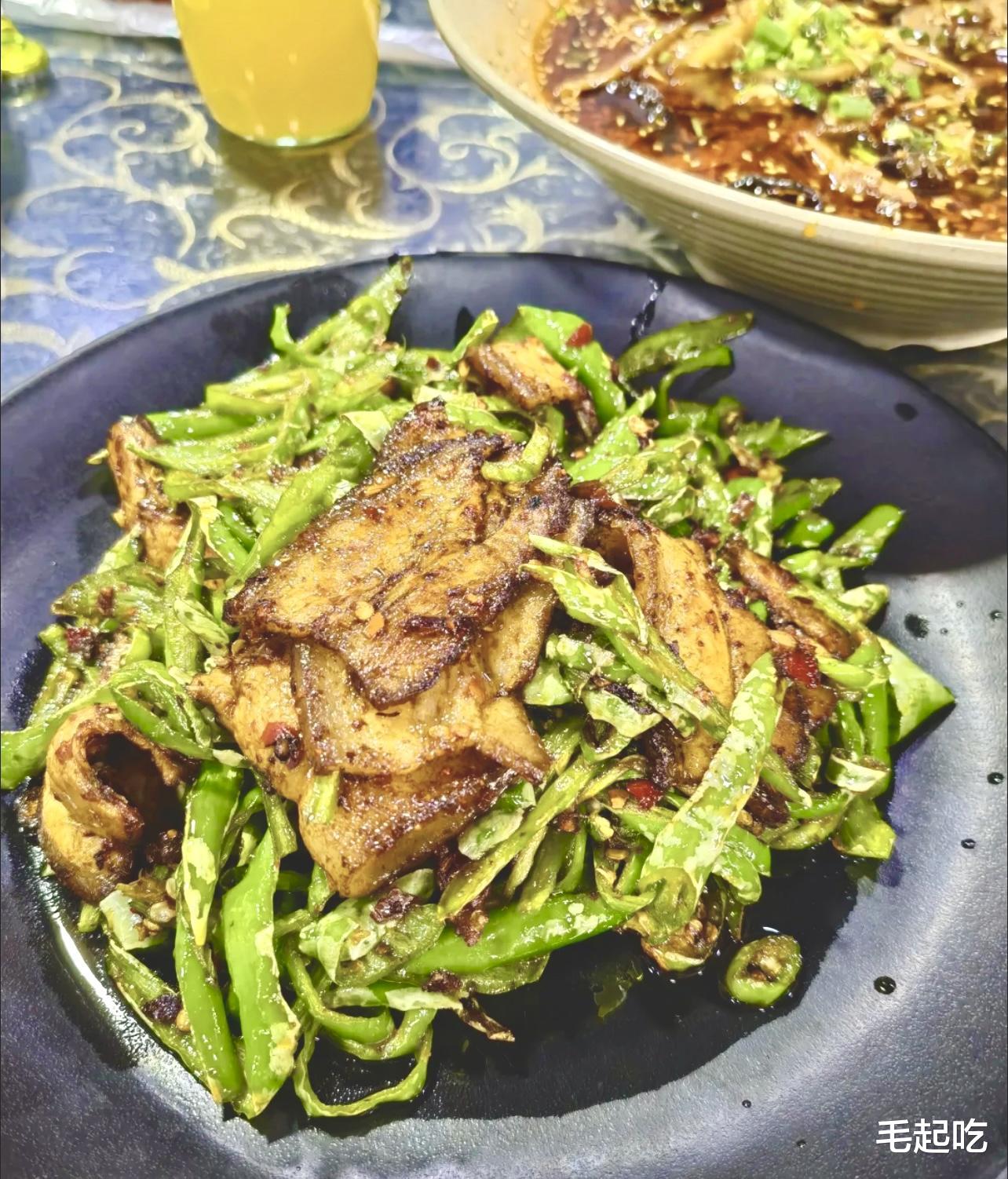 成都地道老饭馆，“酥肉豆汤”鲜美浓郁，巨下饭，人均45元吃到饱