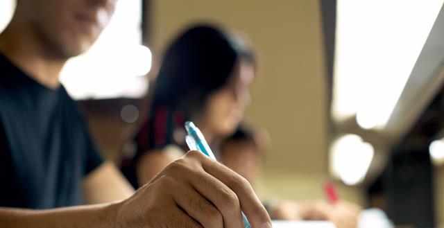 大学生|大学生别光顾着玩，在校期间拿到这4个证，毕业后找工作用处大