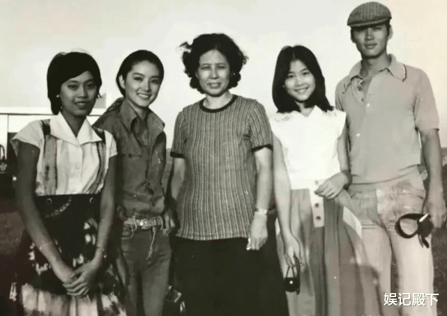 明星|让这些明星来告诉你,什么叫全家人的长相都给了一个人!