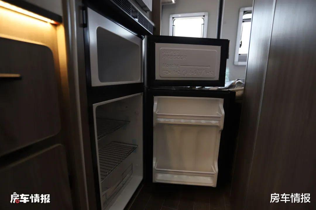 房车|新款大通V90房车，能睡觉做饭适合周末钓鱼，能成为老头乐吗？