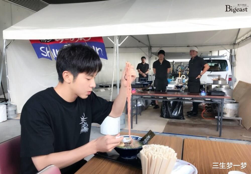 |日网票选最令人惊讶能双手并用的韩国男星TOP5，左撇子右手也灵巧