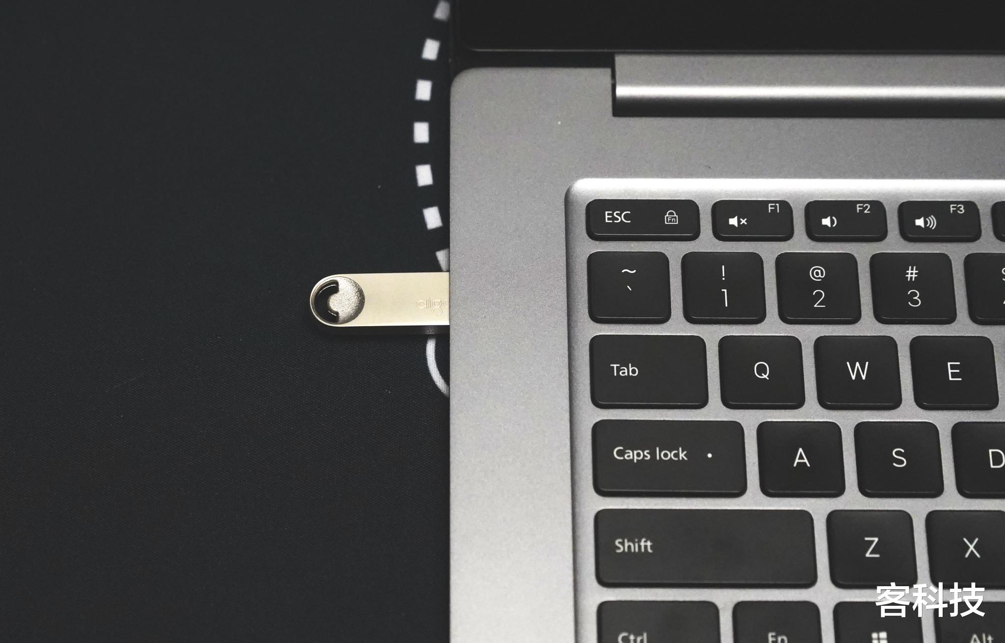 裁员|拯救小容量手机！aigo USB3.2闪存盘了解一下