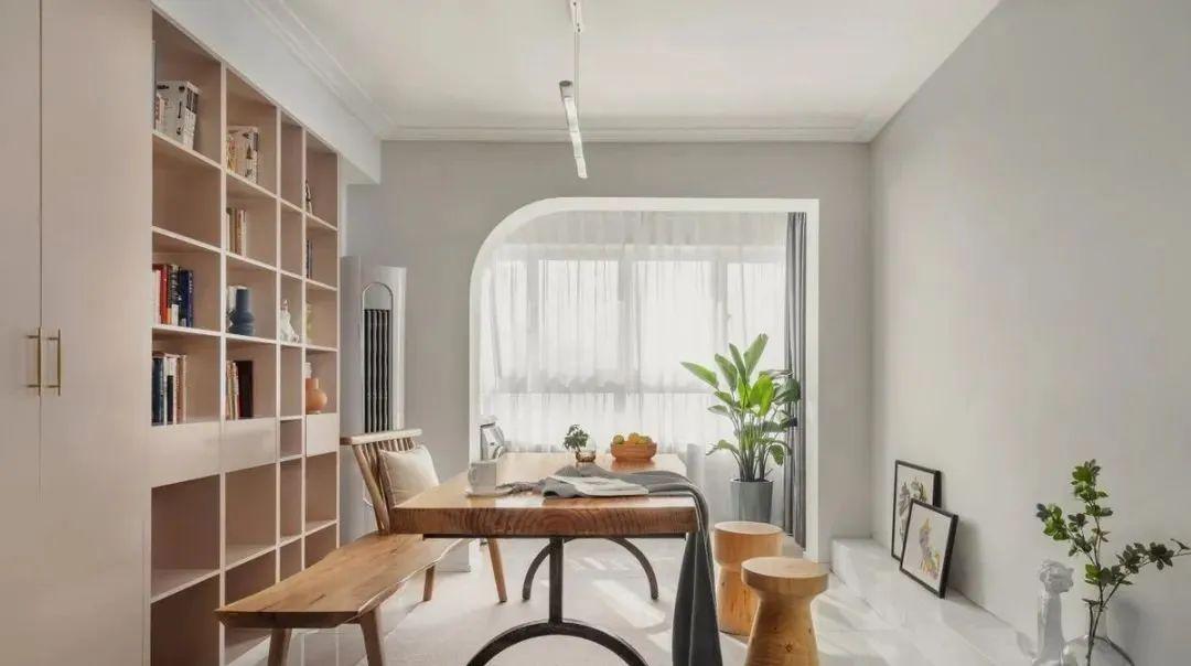 话得先说到位!客厅阳台打通确实亮堂,但4大后遗症不能不权衡